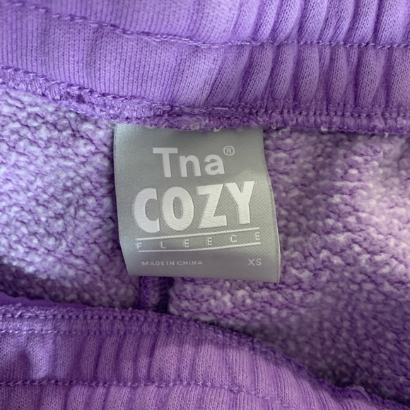 TNA Cozy Fleece Boyfriend 6" Sweatshort - Picture 5 of 7